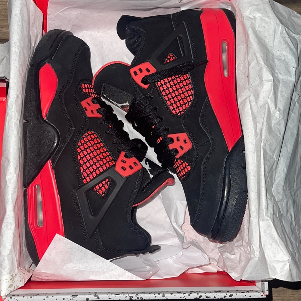 Jordan retro 4 thunder red
